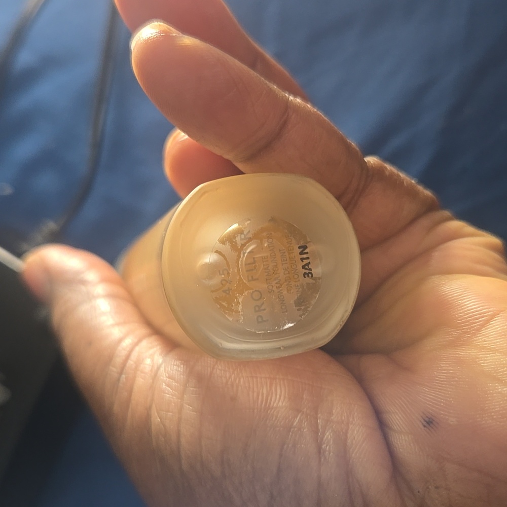 Fenty Beauty Pro Filt'r Foundation - Warm Tan 425
